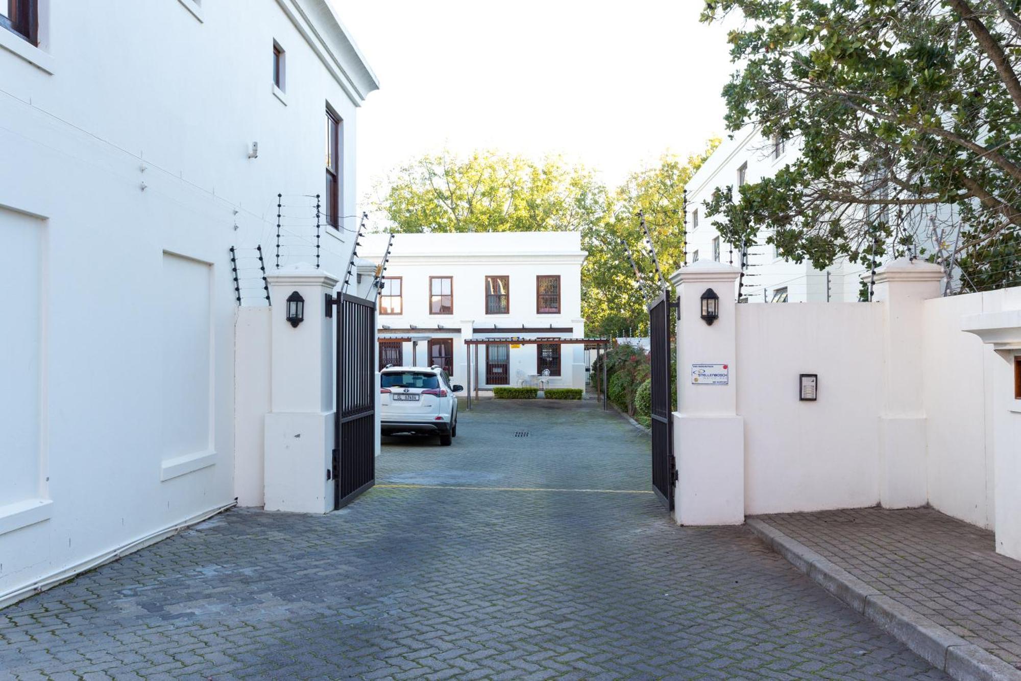 99 négyzetméteres, 2 hálószobás, 2 saját fürdőszobával rendelkező Apartman Stellenbosch Központ ter Kültér fotó